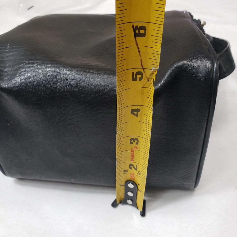 Vintage Camera Shoulder Bag W Adjustable Strap Badge Zipper Closure Size Large